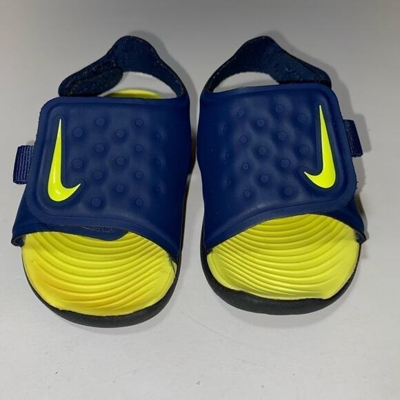 NIKE BOYS VELCRO SANDAL SIZE 5 - Picture 1 of 5